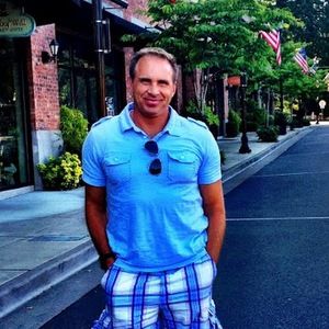 Meet your Posher, Dennis